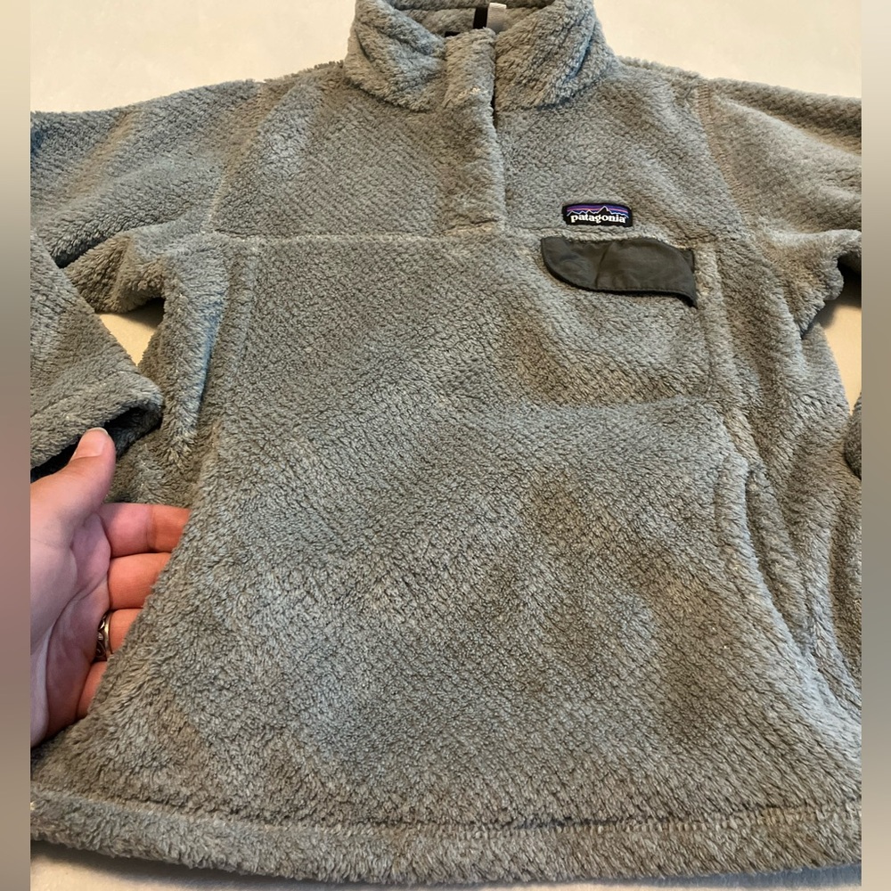 Patagonia Soft Gray Fleece Jacket - Picture 2 of 6
